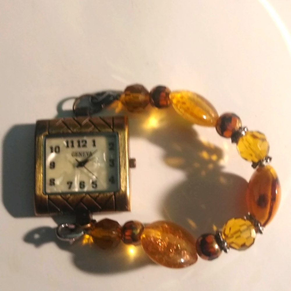 Geneva Women's Wristwatch Stainless Steel Back used  got a new battery.  Design